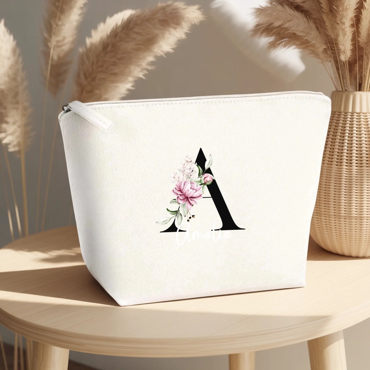 0001_2_the-makeup-bag-rests-on-a-light-wooden-t_ZFC9c2hwT02csoGH-CMVDw_ZKMCBy8JSdGmstZXtYu4cA