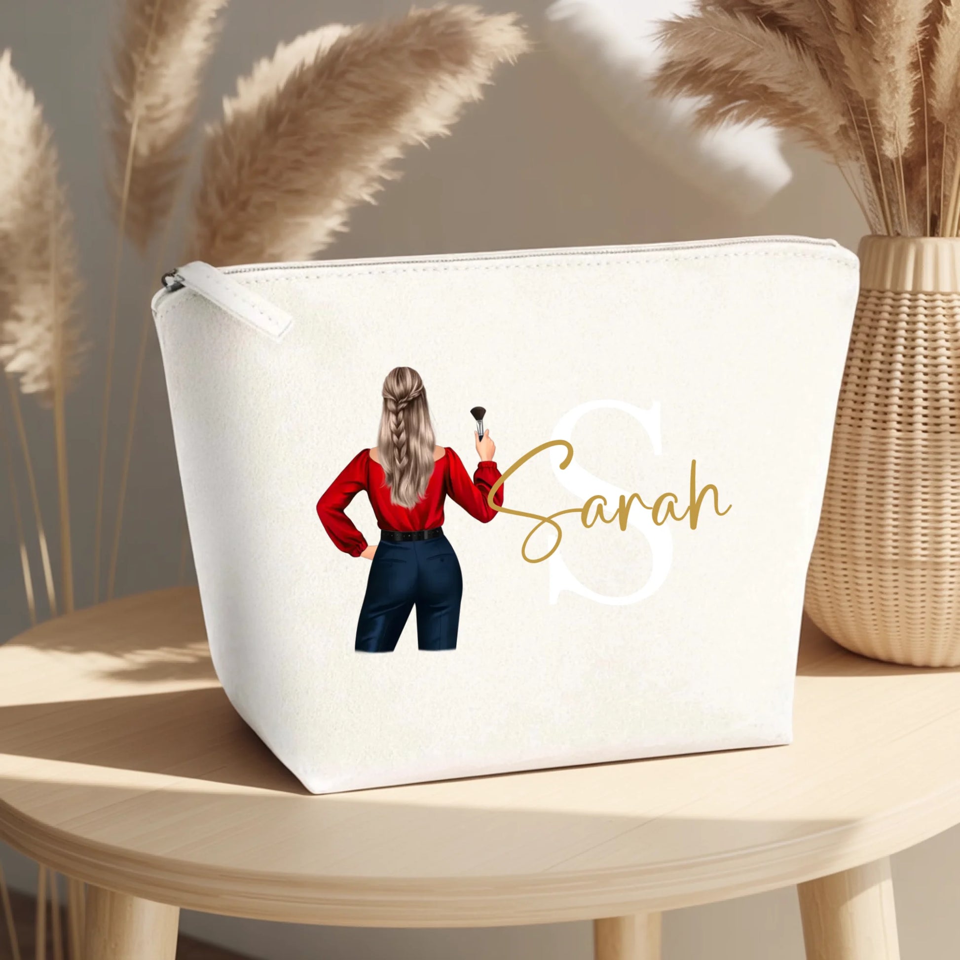 0001_2_the-makeup-bag-rests-on-a-light-wooden-t_ZFC9c2hwT02csoGH-CMVDw_ZKMCBy8JSdGmstZXtYu4cA