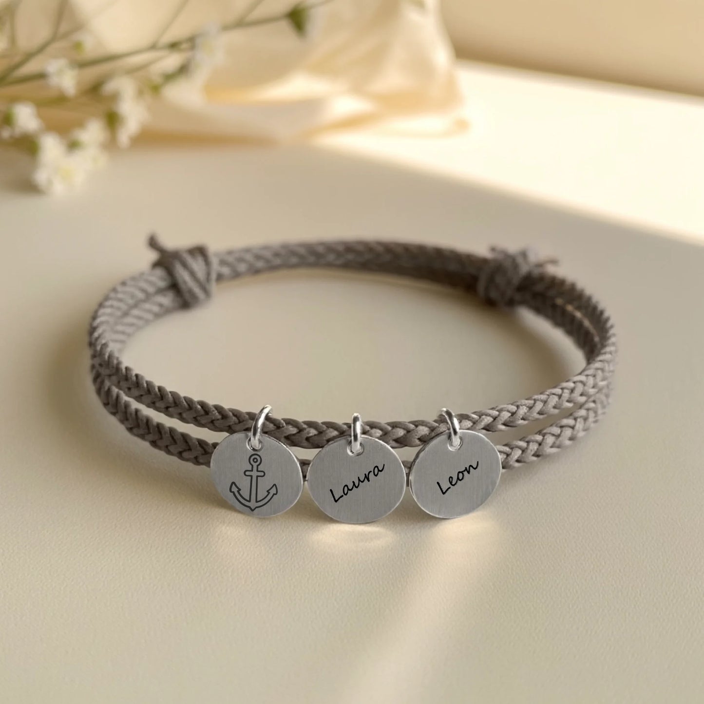 0011_1_a-clean-white-or-ivory-background-with-a_hEsJVkuISQi_8JjFpL3rOQ_u6HAAuduTouLfrNxTKoPbQ