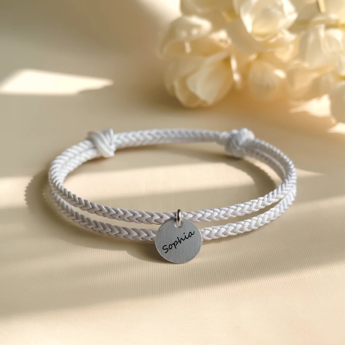 0013_1_the-bracelet-rests-on-a-clean-white-back_1bKaKRxbTleHeOPMVJrfGg_Ndk3MqfMSxemUc931z1eVw