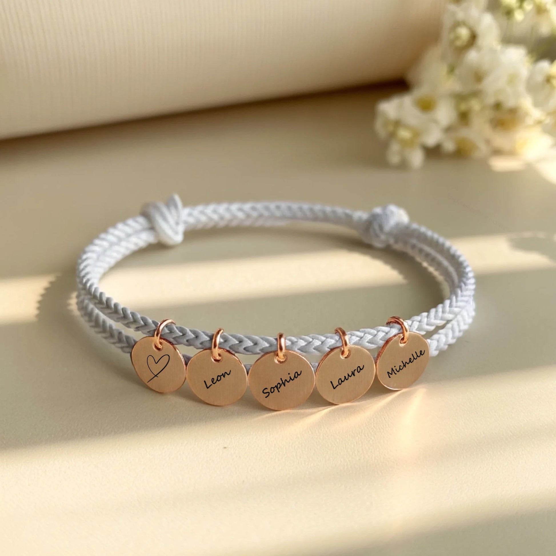 0012_1_a-clean-white-or-ivory-background-with-a_ba_2JHA4TlGoYSi5U6TRHA_GLq71--bTa2zB1gKvJNu3A