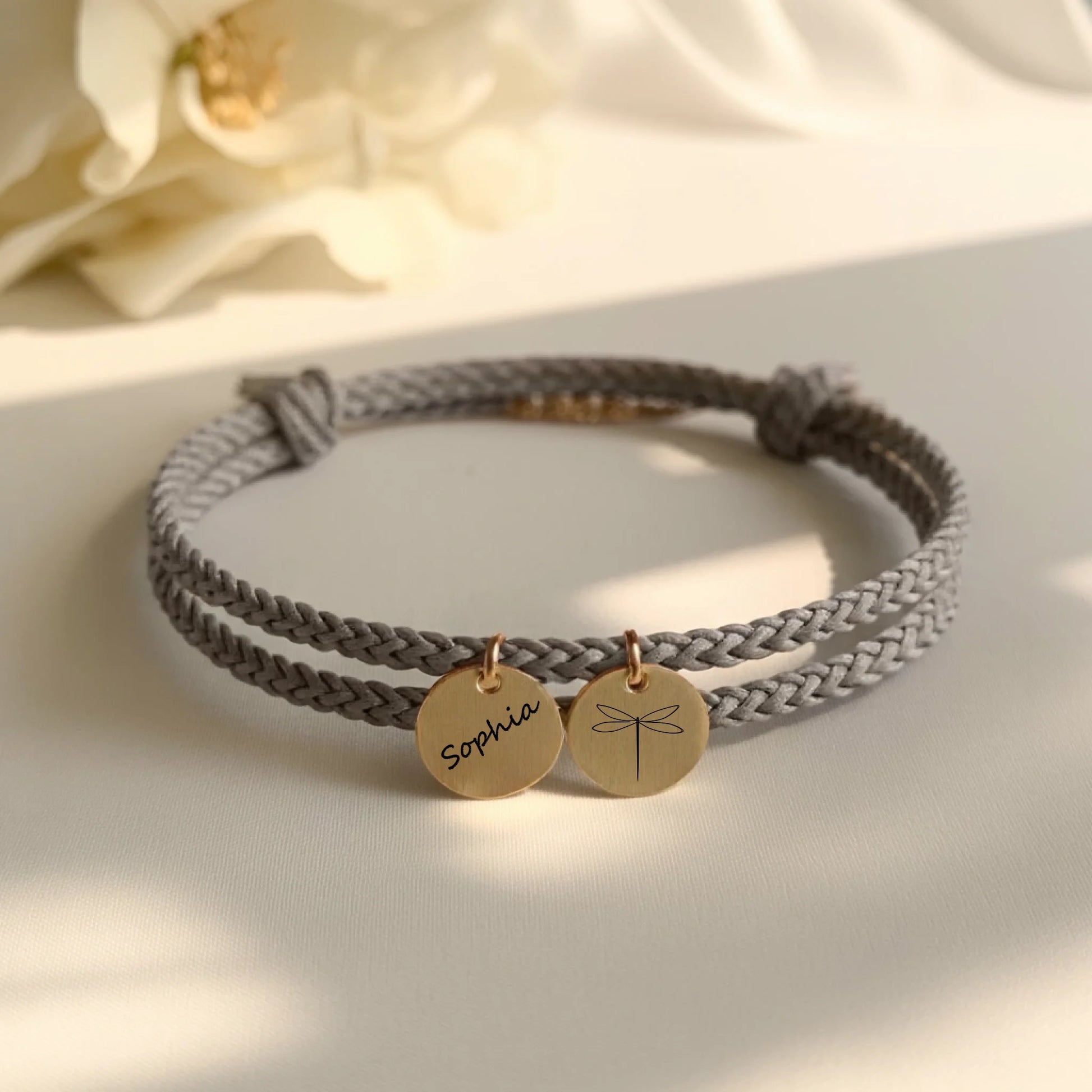 0005_1_a-clean-white-or-ivory-background-with-a_JWcMZSNgR-ql3TOyL-nquw_FCaaVIXkQuW1iHcLiLndKw