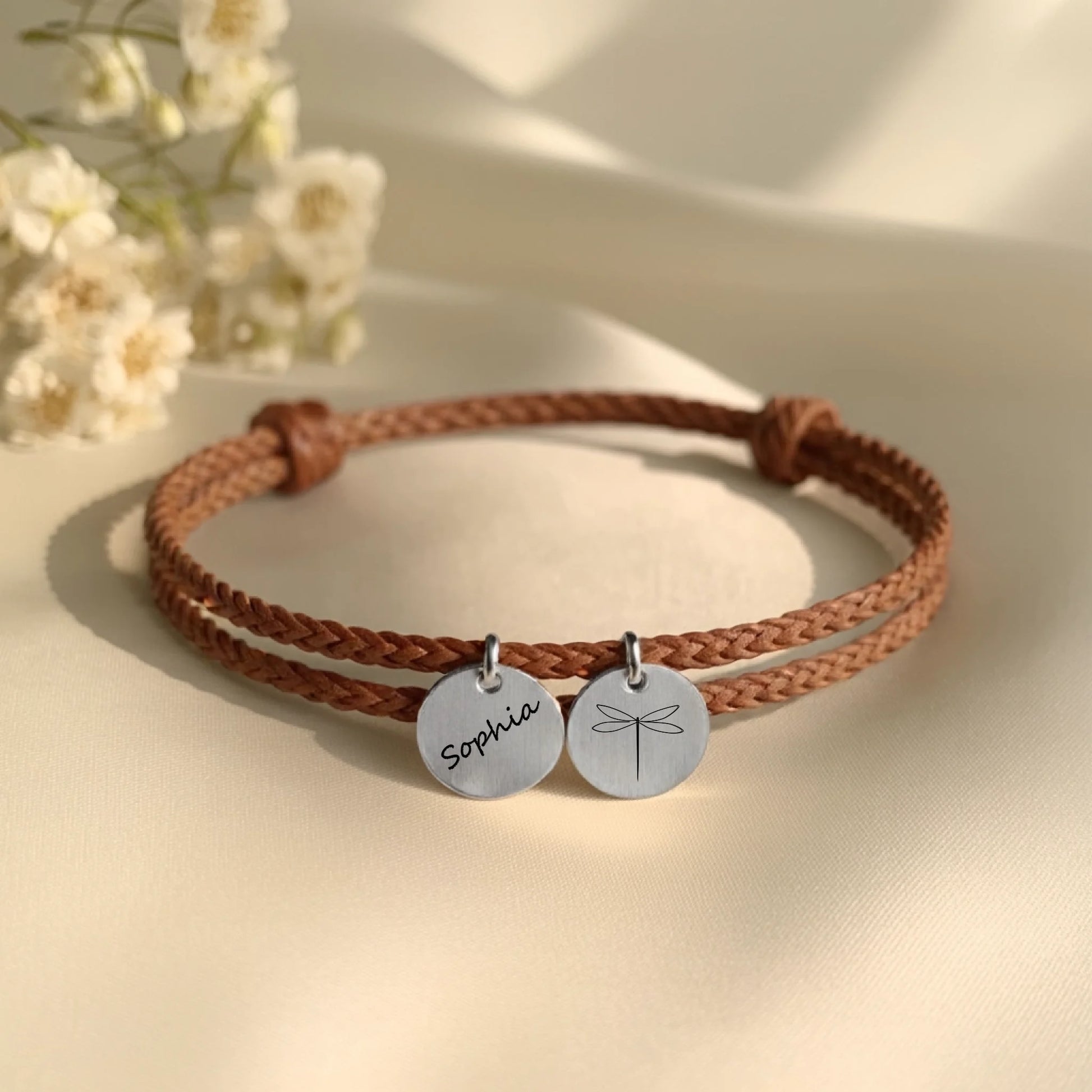 0004_1_a-clean-white-or-ivory-background-with-a_ZOK5TSX1Rx2yobSZX-3gNQ_lQp-_QSISqyvot6IOcUVSg