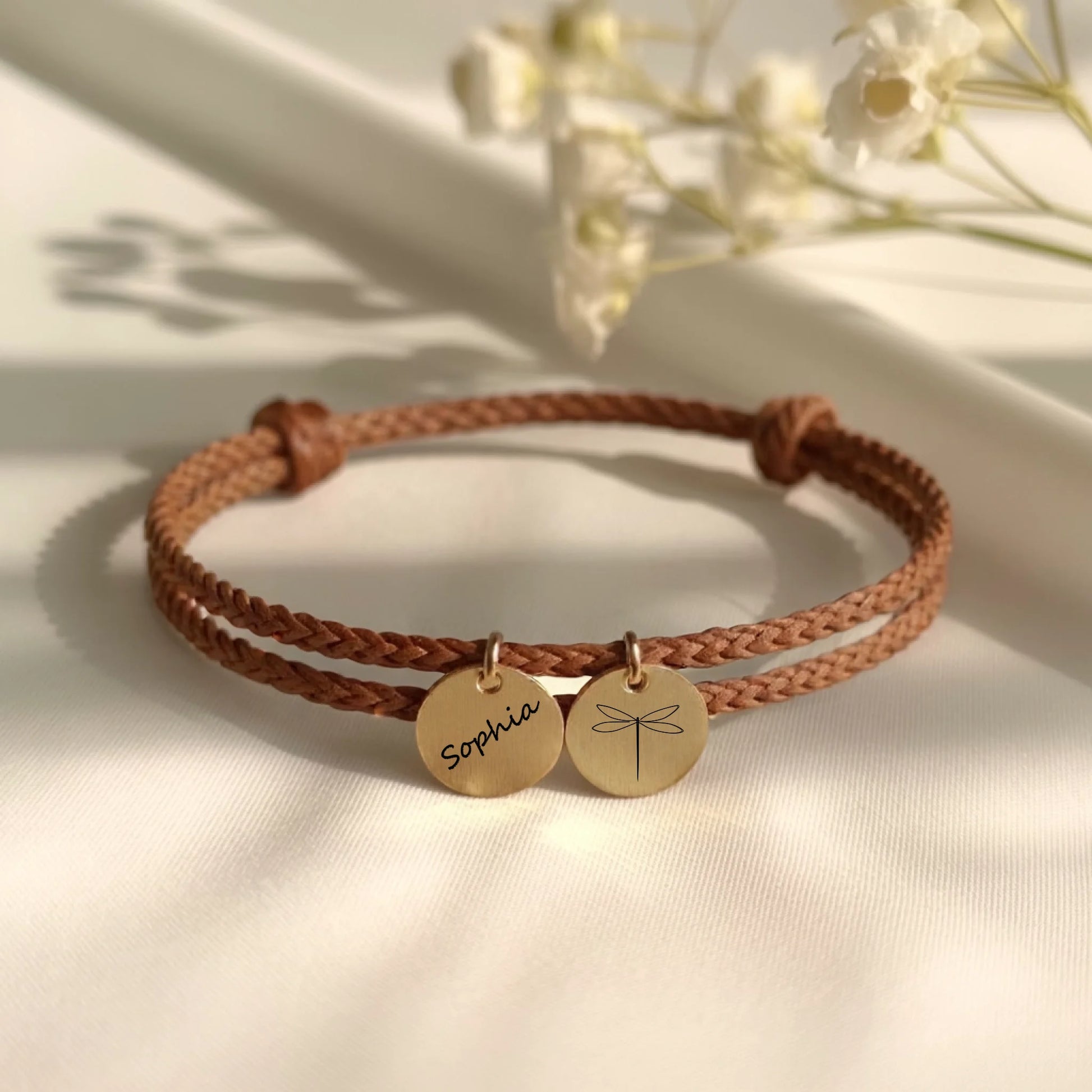 0021_1_a-clean-white-or-ivory-background-with-a_9TmZf6EyTVaQyaaXYOj4Ow_SVzl6OhhT5ymo0W6exXEDg