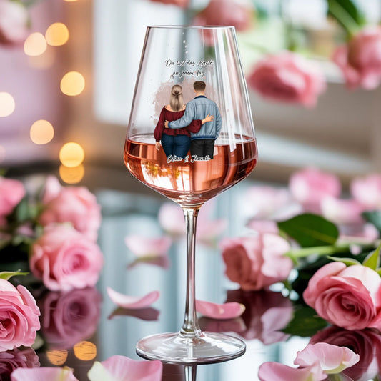 Weinglas-personalisiertes-Geschenk_0001_0005_4_a-soft-feminine-background-with-scattere_xm_0QyjqT3iTLYWU3hXWAA_GueaOQ5LQ