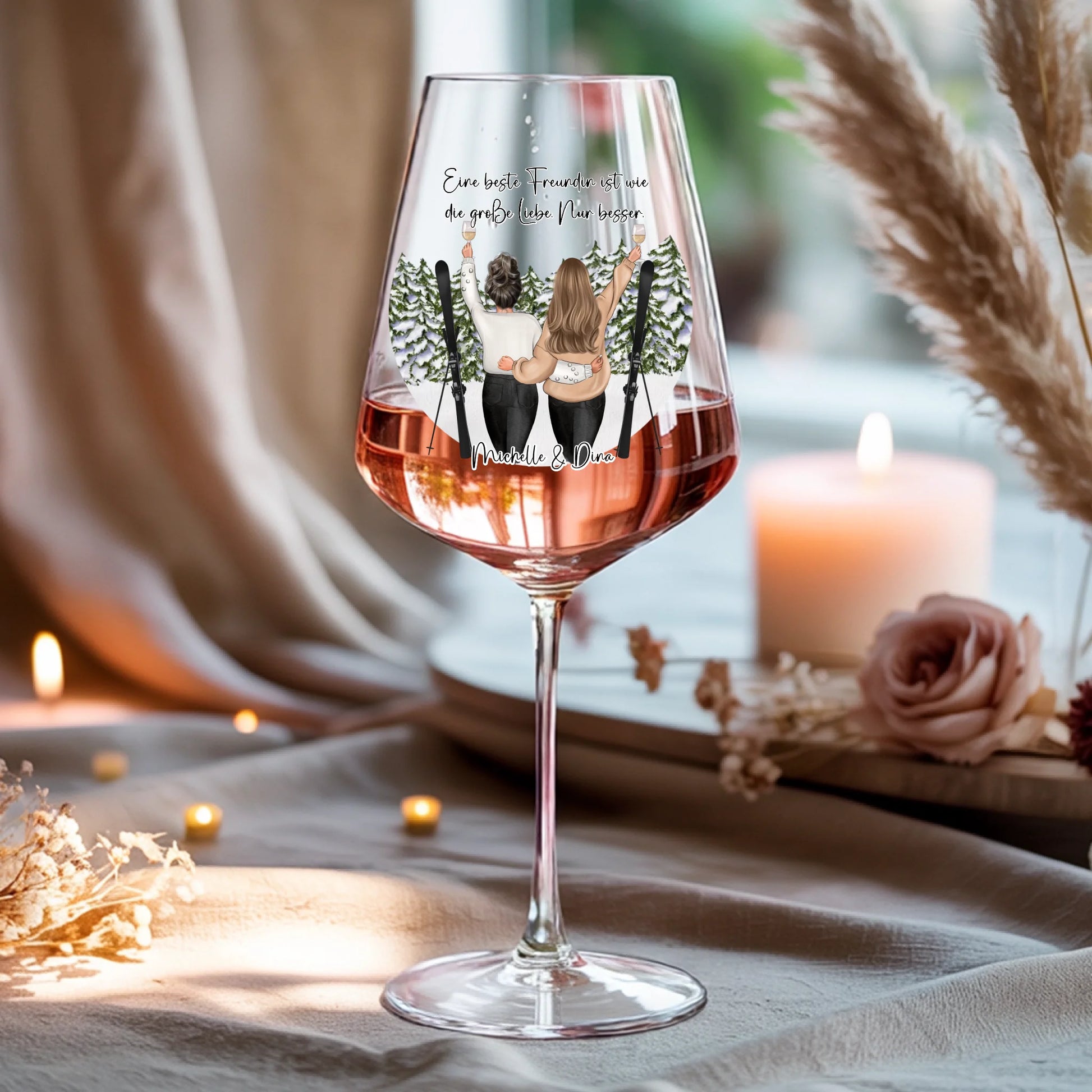 Weinglas-personalisiertes-Geschenk_0016_0001_4_a-beige-linen-background-is-present-show_RJhkBPeTRSyjbNEGHdymYg_WiXDhaHnQ