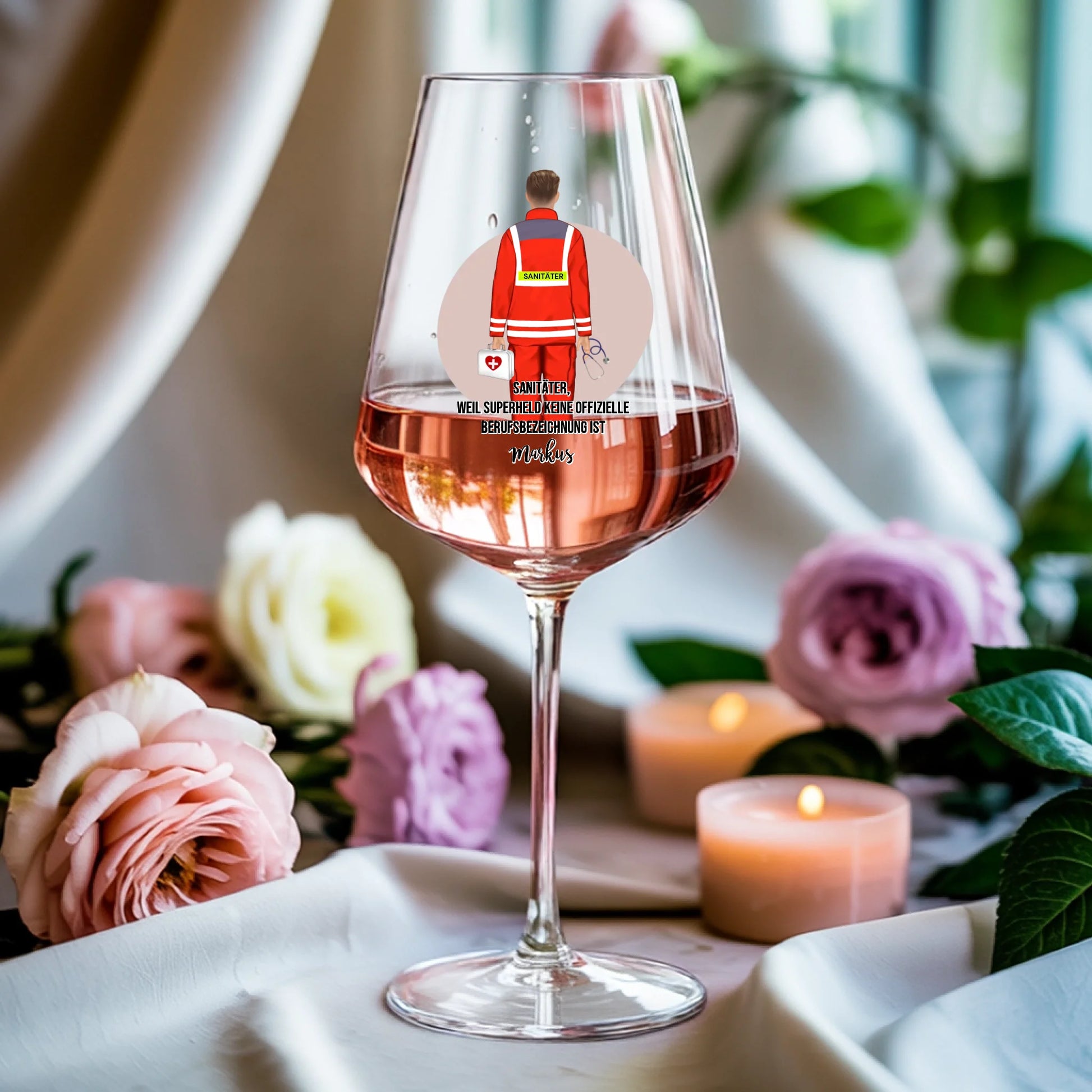 Weinglas-personalisiertes-Geschenk_0009_0003_3_a-soft-white-fabric-background-gently-dr_hbbLVLIFT8GJLVhUd2TxWw_twoo2GOIQ