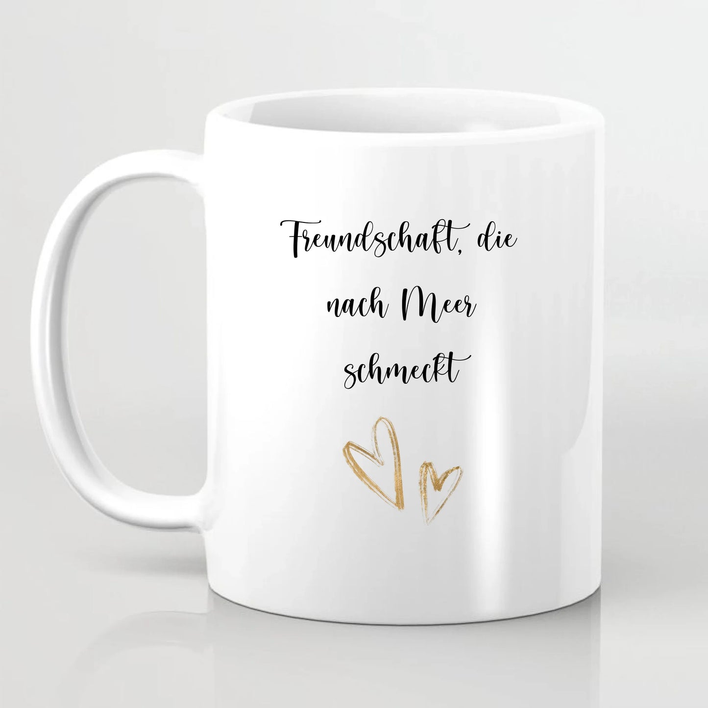 Freundinnen am Strand Tasse