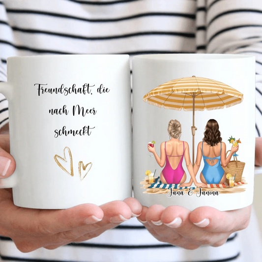 Freundinnen am Strand Tasse